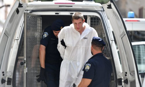 [FOTO] Ubojica sa Zrća priveden na sud u Zadru uz pratnju interventne policije i dugih cijevi