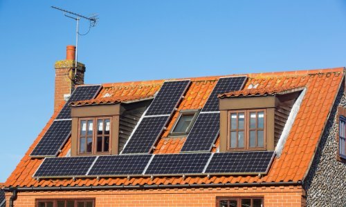 Očekuje se više od pola milijuna poslova u sektoru solara do 2024., najveći potencijal za energetske uštede je u zgradama