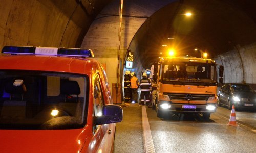 Tuča usporila promet kroz Gorski kotar i Liku; bujice u tunelima; neki vozači napravili ono što je najstrože zabranjeno