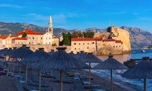 Deseci Hrvata završili u bolnici nakon trovanja u Budvi; hotel 'Loza' bio je zapečaćen osam puta