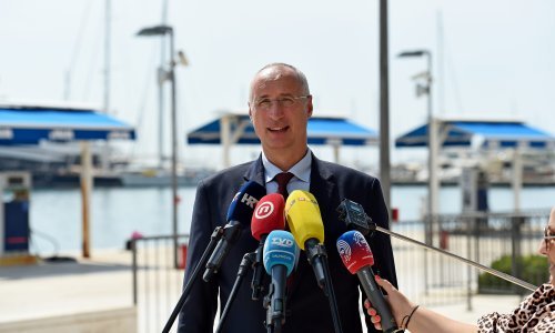 [FOTO/VIDEO] Puljak nakon otkrivene pljačke u Ini: Birači HDZ-a, vi ste im omogućili da kradu milijune, a sada su prešli na milijarde