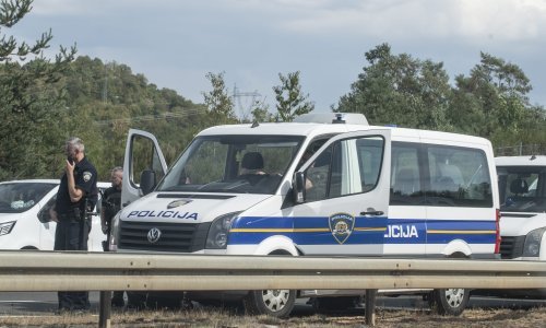 U teškoj prometnoj nesreći na Labinštini poginuo motociklist