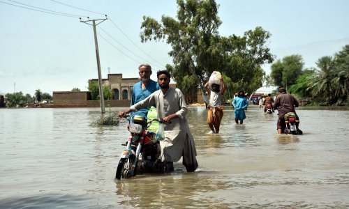 [FOTO] Katastrofa u Pakistanu: Trećina države je pod vodom, milijun ljudi je izgubilo dom, a 1100 ih je poginulo