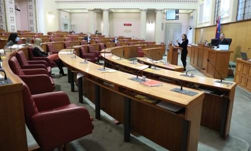 Saborska oporba i dalje inzistira na raspravi o Ini