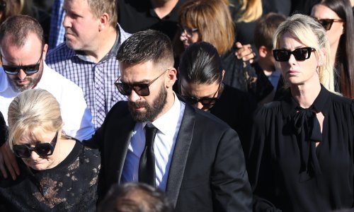 Posljednji ispraćaj u Kaštelima: Od oca Marka Livaje oprostili se obitelj, prijatelji i brojni navijači Hajduka