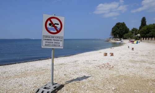 More na plaži Ispod zidina na Korčuli zagađeno fekalijama