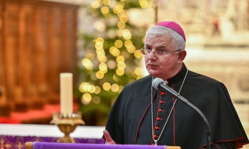 Nadbiskup Uzinić: Istospolna zajednica nije dovoljna kao razlog za odbijanje krštenja djeteta