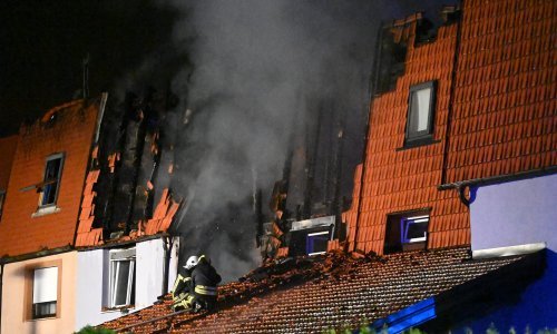 Veliki požar u Zaprešiću pod kontrolom, vatrena stihija uništila tri kuće