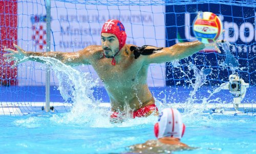 Gruzijski golman se u gaćicama sjurio prema tribinama Spaladium Arene i kleknuo ispred svoje djevojke