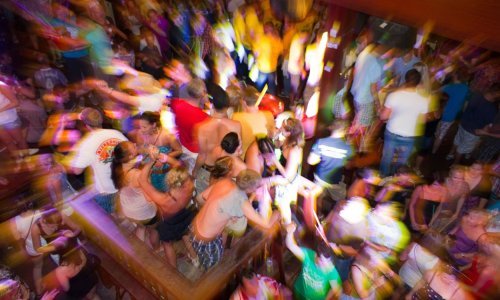 Sve više prijavljenih slučajeva 'needle spikinga' po cijeloj Europi. Trebamo li strahovati od uboda iglom u klubovima?