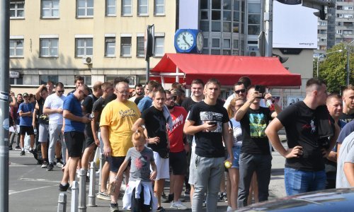 [VIDEO/FOTO] Euforija trese Zagreb zbog Dinama u Ligi prvaka; ulaznice za dvoboj sa Chelseajem razgrabljene za tri sata