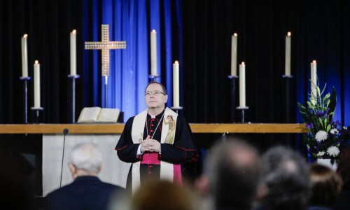 Njemački biskup odgovorio na vatikanske kritike prijedloga reformi: Ženama bi omogućio da postanu svećenice, ukinuo bi celibat...