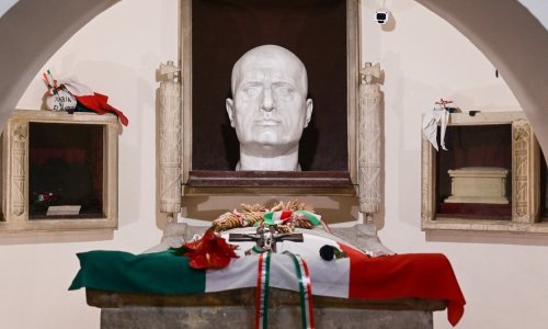 Mussolinijev duh i dalje lebdi nad Rimom: Ne uklanjaju se spomenici nacizmu, njegova slika i dalje u rezidenciji premijera