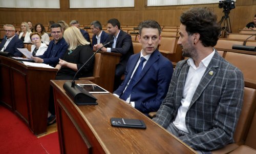 [FOTO] Oporba održava 'sjednicu Sabora' o Ini bez vladajućih: 'Ivo Sanader je mala beba prema Plenkoviću!'