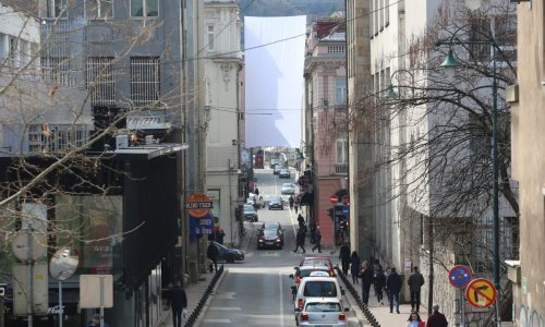 Američki veleposlanik kaže da politička nesigurnost odvlači strane investitore od BiH