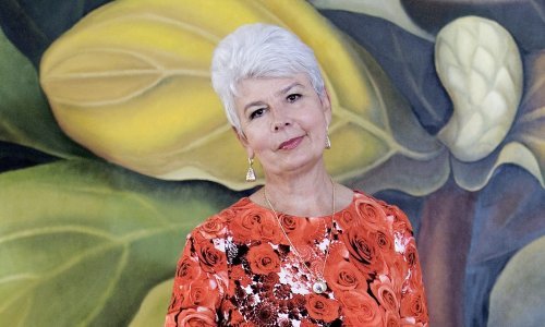 Nakon fotografija tajnog obožavatelja, Jadranka Kosor u crnoj haljini poslala pozdrav jeseni