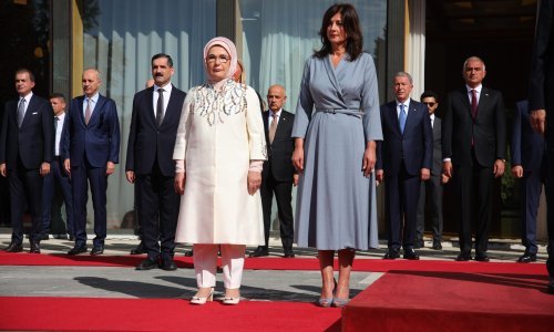 Za susret s turskom prvom damom elegantna Sanja Musić Milanović odabrala plavu nijansu od glave do pete