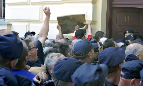 Stigla prva nepravomoćna oslobađajuća presuda za razbijanje dvojezičnih ploča