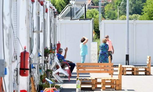 Završene su prve zamjenske obiteljske kuće; u rujnu kreće preseljenje stradalih u potresu