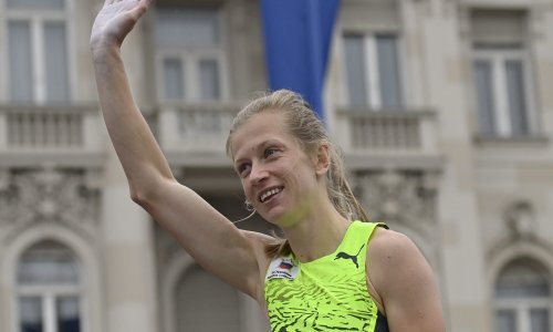 [FOTO] Još jedna Slovenka pokorila Hanžek na Trgu bana Jelačića i to sa rekordom mitinga