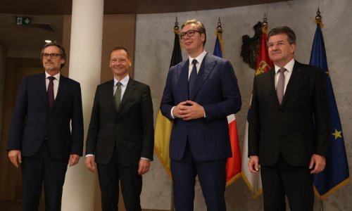 Vučić s pregovaračima EU-a: 'Nikakvog priznanja Kosova neće biti! Nema predaje! Živjela Srbija!'