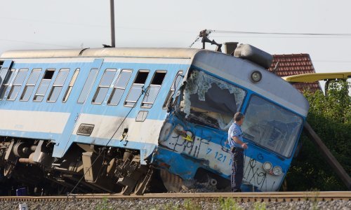 Oglasila se policija: U sudaru putničkog i teretnog vlaka mnogo ozlijeđenih