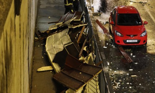 [FOTO/VIDEO] Snažno nevrijeme pogodilo Zagreb, kontejner poklopio automobil u vožnji