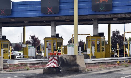 [FOTO] Zabio se u naplatne kućice kod Karlovca i poginuo