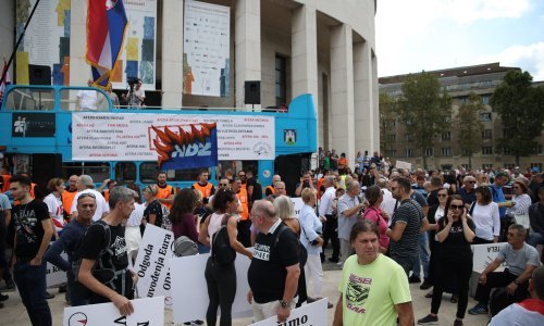 'Zbog digitalnog eura nestat će Benkovački sajam': Ovo su najveći biseri s prosvjeda protiv HDZ-a koji je završen - himnom HDZ-a