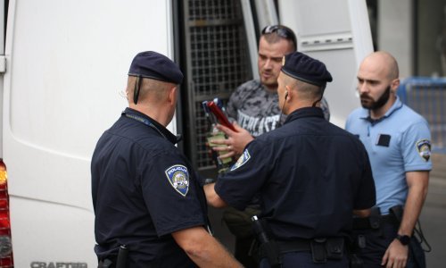 Policija privela četvoricu prosvjednika na Trgu žrtava fašizma