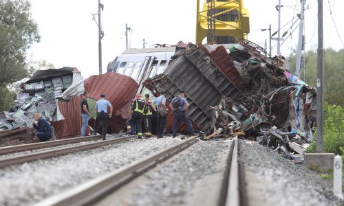 [FOTO/VIDEO] Krenulo raščišćavanje pruge nakon strašnog sudara vlakova kod Novske, ozlijeđen jedan radnik HŽ-a