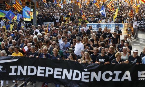 Stotine tisuća ljudi na ulicama Barcelone traži neovisnu Kataloniju