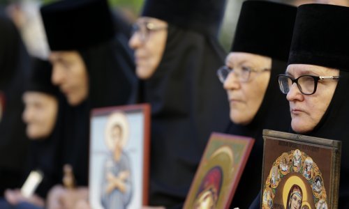 Žestoki prosvjed desničara i crkvenih aktivista protiv povorke ponosa u Beogradu, obratio se i Porfirije