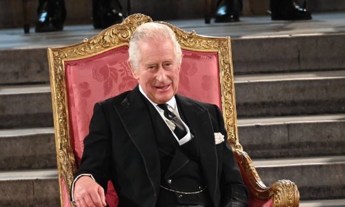 Kralj Charles III. nikako na zelenu granu s nalivperom: Pogledajte što mu se ovaj put dogodilo
