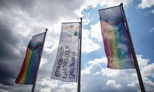 Prvi Europride otvoren u Beogradu podizanjem zastave