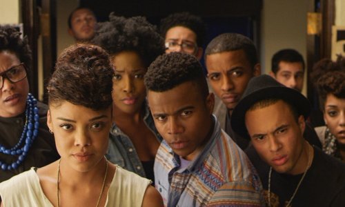 'Dragi bijelci' - mračna komedija koja je odjeknula