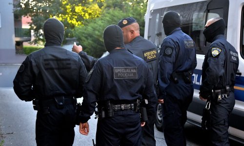 Duge cijevi, pretresi i uhićenja na zagrebačkim Srednjacima