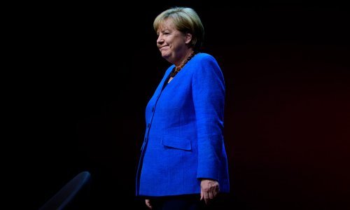 Bivša kancelarka i njen nasljednik upisali se u knjigu žalosti za Elizabetom II.