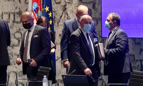 [FOTO] Vlada donijela važnu odluku o plinu, ali bez Plenkovića. Ministri pod maskama, Medved zaželio premijeru brzo ozdravljenje