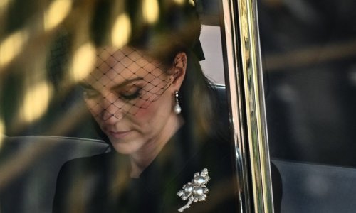 [FOTO] Tužna lica: Princeza od Walesa do Westminstera je stigla s novom kraljicom, a Meghan Markle se vozila s groficom od Wessexa