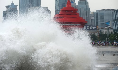 Tajfun Muifa poharao Kinu; otkazuju se letovi za Šangaj, evakuirani milijuni ljudi