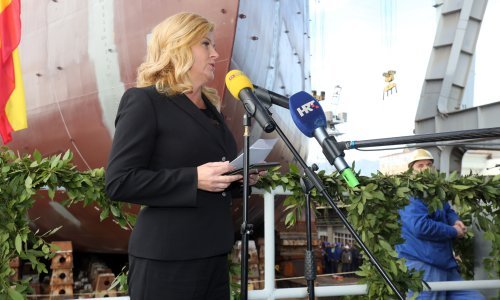 Predsjednica kumovala tankeru za prijevoz nafte Santiago l