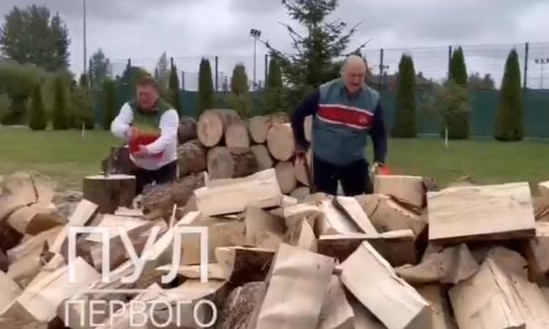 [FOTO/VIDEO] Dobro raspoloženi Lukašenko u ležernom izdanju cijepa drva i ruga se Europi: Spriječimo da EU umre od hladnoće