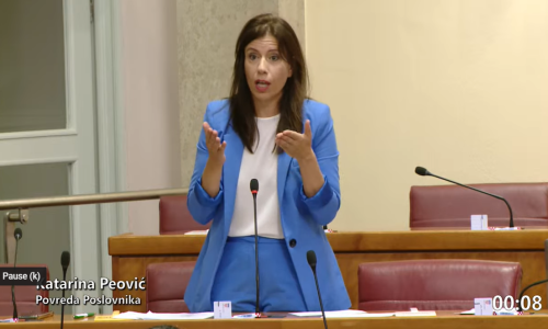 [FOTO/VIDEO] Katarina Peović nazvala vladu 'kvislinškom', Jandroković je izbacio iz sabornice