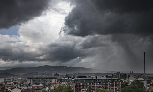 Izraženi pljuskovi s grmljavinom i u petak, uskoro će pasti i temperature