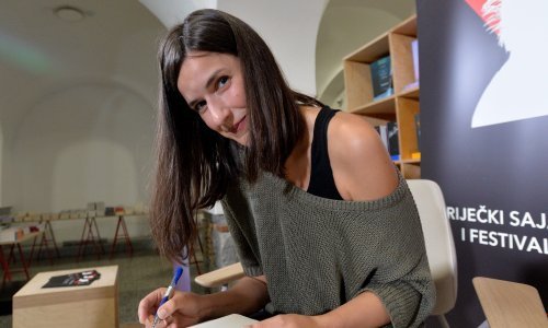 [FOTO] Dunja Matić predstavila novi roman: Riječ je o ultimativnoj ljubavnoj priči, snovitoj i rokerskoj u isti mah