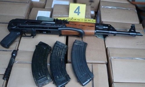 Zagrebačka policija uhitila tri osobe, zaplijenili su im automatske puške i gomilu municije