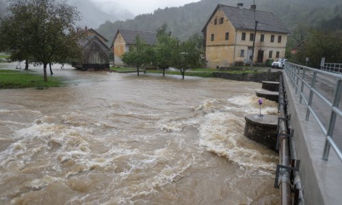[VIDEO] Pogledajte kako izgleda munjeviti rast vodostaja Kupe u Sloveniji