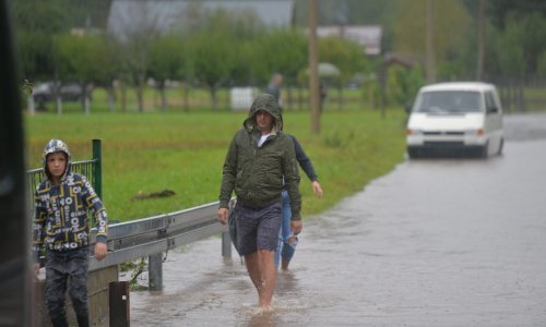 Jaka kiša i danas u gorskoj i središnjoj Hrvatskoj, na Jadranu mogući orkanski udari bure