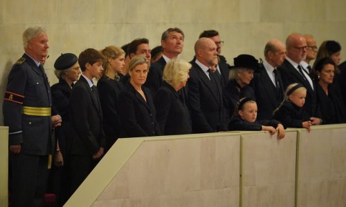 Dress code kakav se rijetko viđa: Što se smije, a što ne smije nositi na pogrebu kraljice Elizabete II